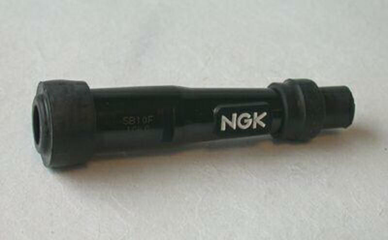 Pipa Bujía NGK SB10F