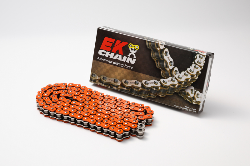 Cadena de transmisión EK CHAIN 525 MVXZ2 - Retenes QX-Ring - Cierre tipo remache