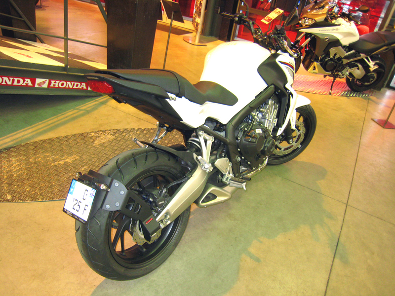 Portamatrículas a la rueda Honda CB650F negro