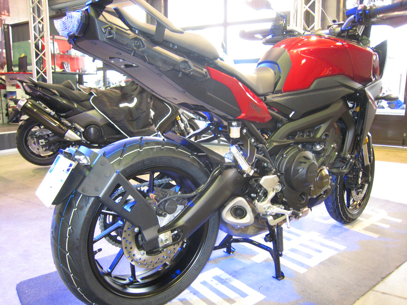 Portamatrículas a la rueda Yamaha MT-09 negro