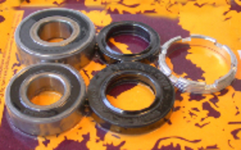 Kit de rodamientos y retenes de rueda trasera PIVOT WORKS