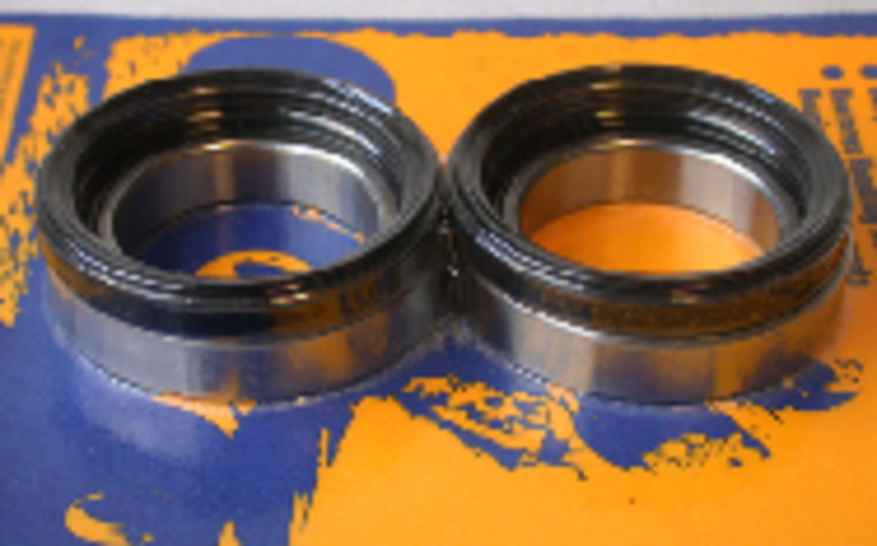 Kit de rodamientos y retenes de rueda trasera PIVOT WORKS