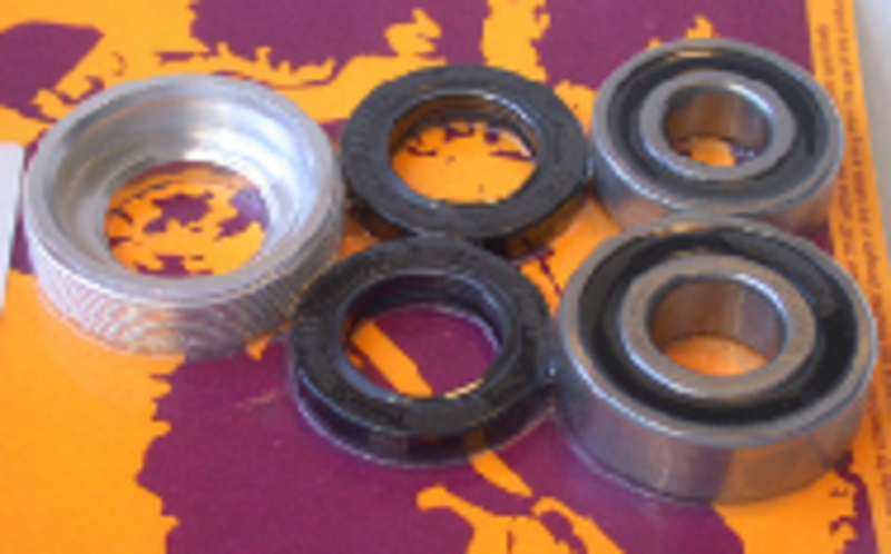 Kit de rodamientos y retenes de rueda trasera PIVOT WORKS